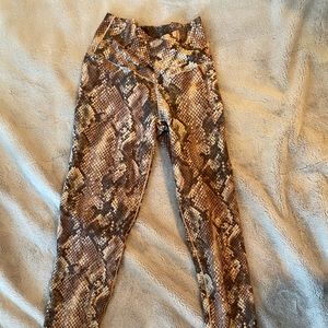 Offline by Aerie Real me Crossover highwaisted Leggings Size Small